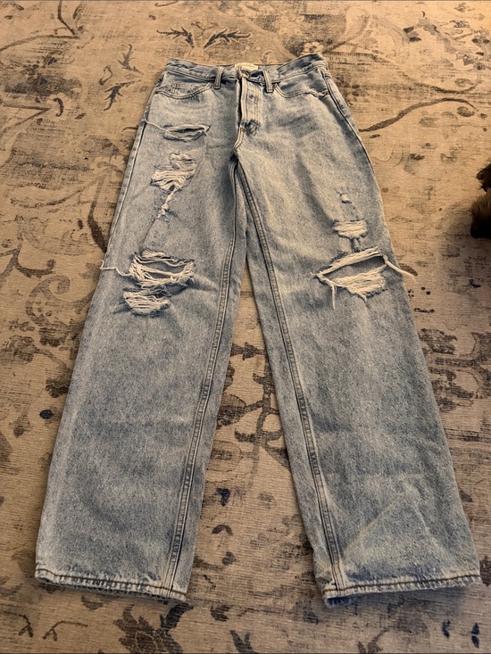 Universal Thread Pants - Universal Thread Light Wash Distressed Straight-Leg Jeans